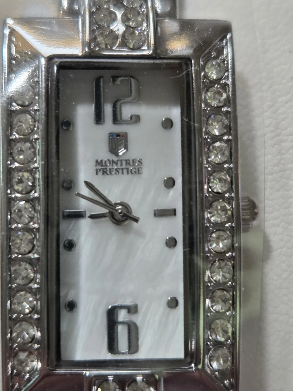 Montres Prestige X Invicta Women’s Silver Crystal-Accent  Bracelet And Bezel